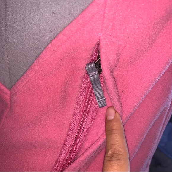 Pink North Face sweater - Picture 4 of 7